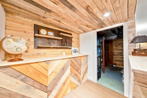 124 Lynnwood Drive Se, Calgary, AB - Indoor Photo Showing Other Room