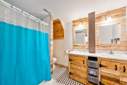 124 Lynnwood Drive Se, Calgary, AB - Indoor Photo Showing Bathroom