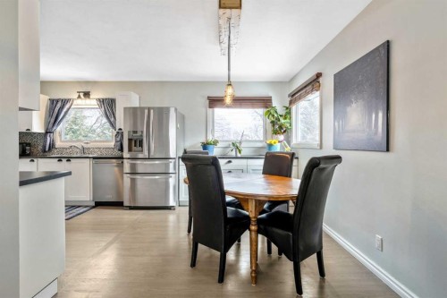 124 Lynnwood Drive Se, Calgary, AB - Indoor Photo Showing Other Room