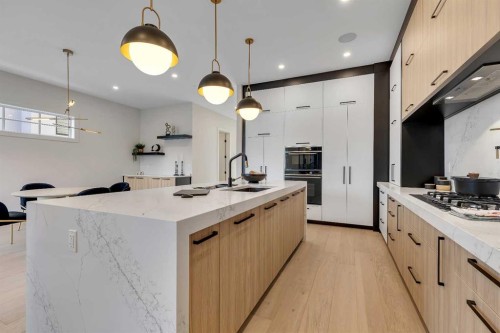 342 Normandy Drive Sw, Calgary, AB - Indoor Photo Showing Kitchen With Upgraded Kitchen