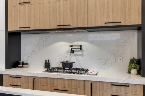 342 Normandy Drive Sw, Calgary, AB - Indoor Photo Showing Other Room