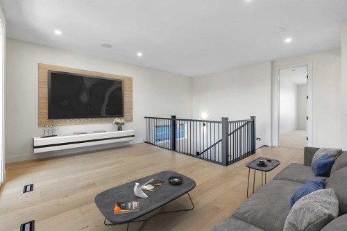342 Normandy Drive Sw, Calgary, AB - Indoor