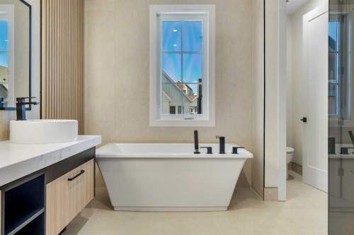 342 Normandy Drive Sw, Calgary, AB - Indoor Photo Showing Bathroom