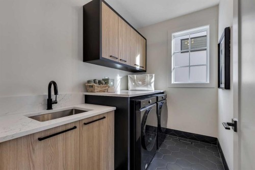 342 Normandy Drive Sw, Calgary, AB - Indoor Photo Showing Other Room