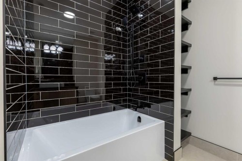 342 Normandy Drive Sw, Calgary, AB - Indoor Photo Showing Bathroom