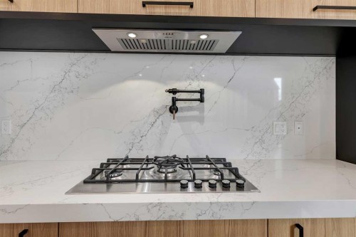 342 Normandy Drive Sw, Calgary, AB - Indoor Photo Showing Kitchen