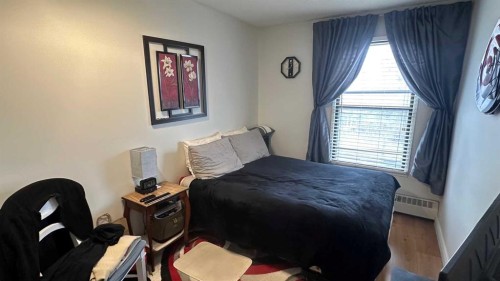 308-8403 Fairmount Drive Se, Calgary, AB - Indoor Photo Showing Bedroom