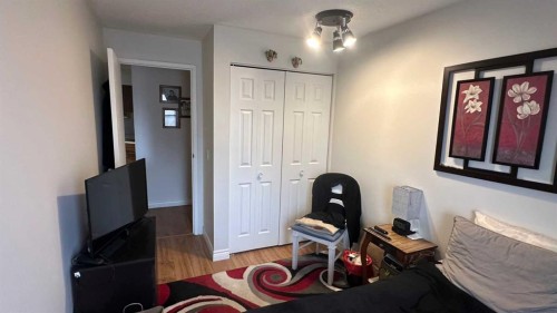 308-8403 Fairmount Drive Se, Calgary, AB - Indoor