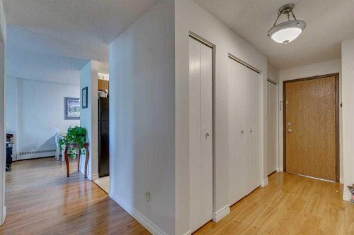 308-8403 Fairmount Drive Se, Calgary, AB - Indoor Photo Showing Other Room