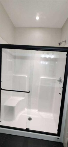 5518 52 Street, Olds, AB - Indoor Photo Showing Bathroom