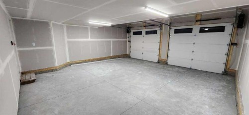 5518 52 Street, Olds, AB - Indoor Photo Showing Garage