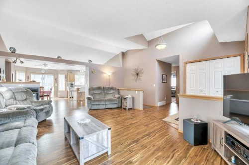 141 West Creek Crescent, Chestermere, AB - Indoor Photo Showing Living Room