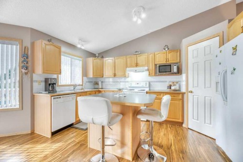 141 West Creek Crescent, Chestermere, AB - Indoor Photo Showing Kitchen