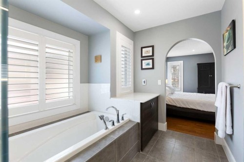 106 Shawnee Place Sw, Calgary, AB - Indoor Photo Showing Bathroom