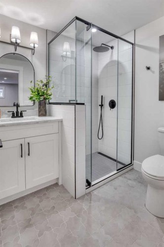 168 Oakside Circle, Calgary, AB - Indoor Photo Showing Bathroom