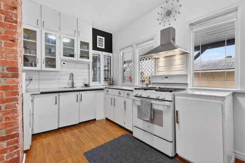 2130 20 Avenue, Bowden, AB - Indoor Photo Showing Kitchen