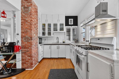 2130 20 Avenue, Bowden, AB - Indoor Photo Showing Kitchen