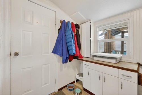2130 20 Avenue, Bowden, AB - Indoor