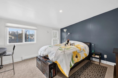 2130 20 Avenue, Bowden, AB - Indoor Photo Showing Bedroom