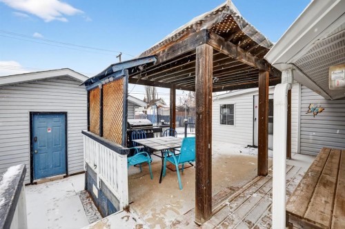 2130 20 Avenue, Bowden, AB - Outdoor With Exterior