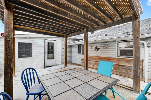 2130 20 Avenue, Bowden, AB - Outdoor With Exterior