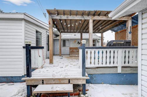 2130 20 Avenue, Bowden, AB - Outdoor With Exterior