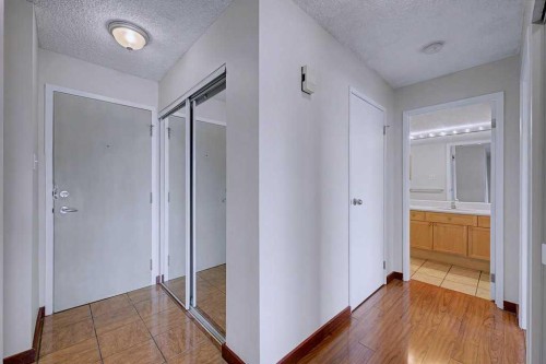 105-659 4 Avenue Ne, Calgary, AB - Indoor Photo Showing Other Room