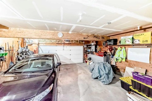 41 Kincora Drive Nw, Calgary, AB - Indoor Photo Showing Garage