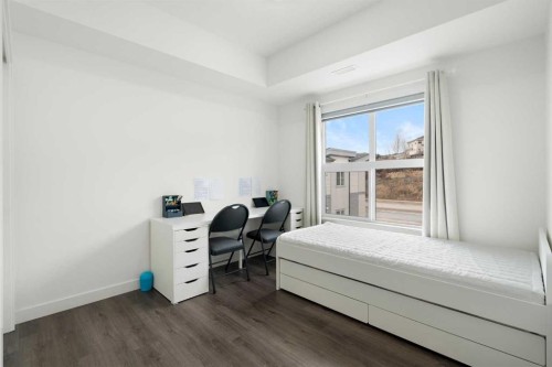 122 Spring Creek Common Sw, Calgary, AB - Indoor Photo Showing Bedroom