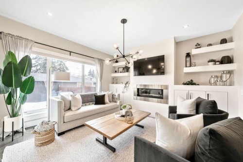 1126 40 Street Sw, Calgary, AB - Indoor Photo Showing Living Room With Fireplace