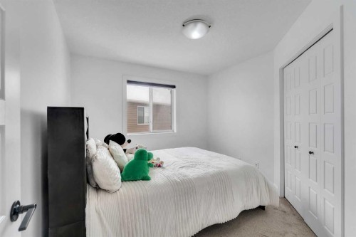 43 Saddlelake Manor Ne, Calgary, AB - Indoor Photo Showing Bedroom