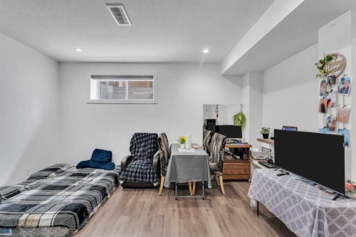 43 Saddlelake Manor Ne, Calgary, AB - Indoor Photo Showing Bedroom