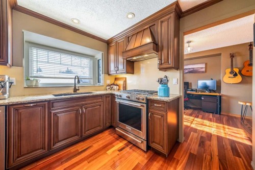 147 Midvalley Place Se, Calgary, AB - Indoor Photo Showing Kitchen