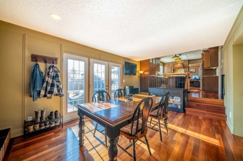 147 Midvalley Place Se, Calgary, AB - Indoor Photo Showing Dining Room