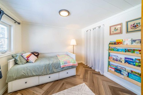 147 Midvalley Place Se, Calgary, AB - Indoor Photo Showing Bedroom