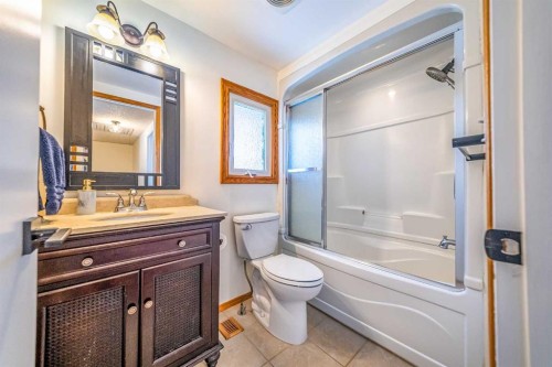 147 Midvalley Place Se, Calgary, AB - Indoor Photo Showing Bathroom