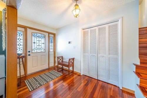 147 Midvalley Place Se, Calgary, AB - Indoor Photo Showing Other Room