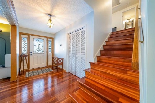 147 Midvalley Place Se, Calgary, AB - Indoor Photo Showing Other Room