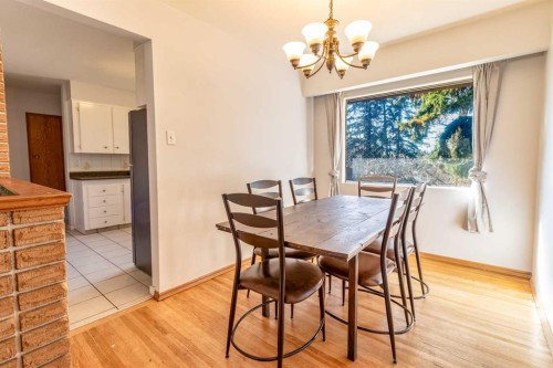 967 Northmount Drive Nw, Calgary, AB - Indoor Photo Showing Dining Room