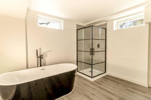 967 Northmount Drive Nw, Calgary, AB - Indoor Photo Showing Bathroom