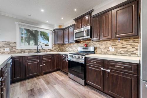 80 Taylor Way Se, Airdrie, AB - Indoor Photo Showing Kitchen With Upgraded Kitchen