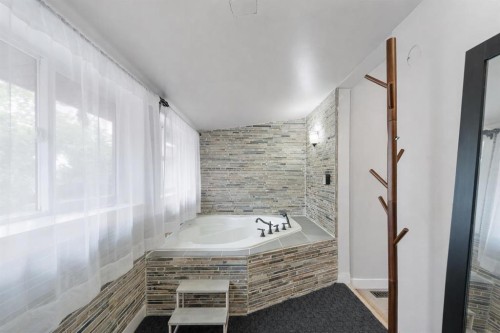 80 Taylor Way Se, Airdrie, AB - Indoor Photo Showing Bathroom