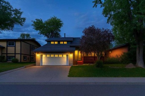 80 TAYLOR Way SE Airdrie, AB T4A 1T2