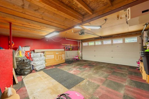 80 Taylor Way Se, Airdrie, AB - Indoor Photo Showing Garage