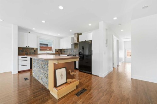 11 Beddington Green Ne, Calgary, AB - Indoor Photo Showing Kitchen
