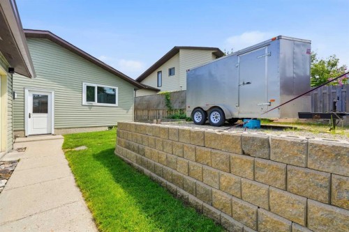 11 Beddington Green Ne, Calgary, AB - Outdoor With Exterior
