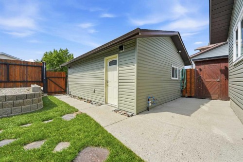 11 Beddington Green Ne, Calgary, AB - Outdoor With Exterior