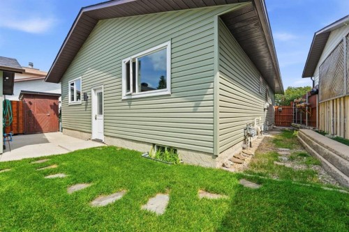 11 Beddington Green Ne, Calgary, AB - Outdoor With Exterior