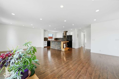 11 Beddington Green Ne, Calgary, AB - Indoor Photo Showing Living Room