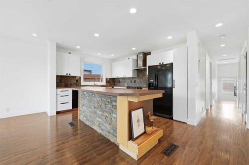 11 Beddington Green Ne, Calgary, AB - Indoor Photo Showing Kitchen